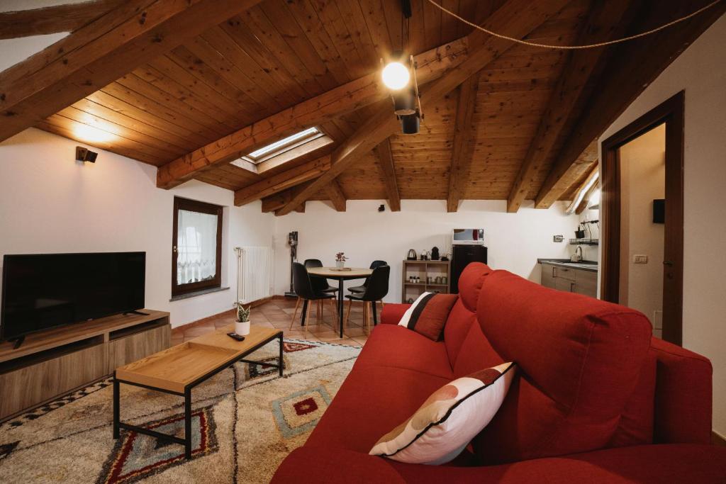 Televízia a/alebo spoločenská miestnosť v ubytovaní Maison Petit Rouge by Hili