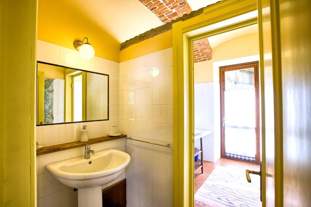 Koupelna v ubytování B&B Cascina Moncrava