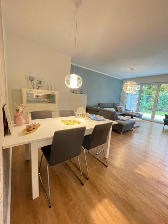 MiCasa OL - Deluxe Apartment mit Stil - Carport Stellplatz - Küche - WLAN - 3,7 KW Steckdose für E Auto - Terrasse - 14