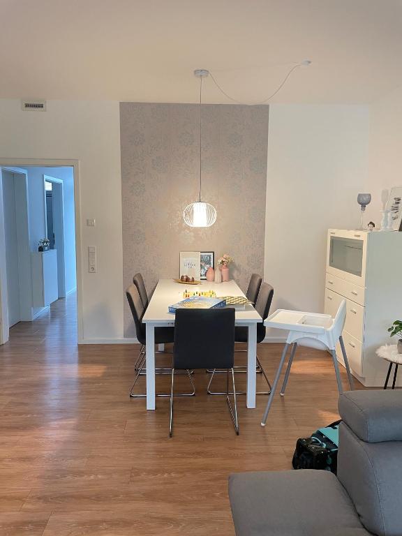 MiCasa OL - Deluxe Apartment mit Stil - Carport Stellplatz - Küche - WLAN - 3,7 KW Steckdose für E Auto - Terrasse - 15