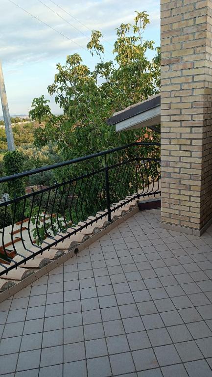 Balkón nebo terasa v ubytování B&B "LE LUCI" CAMERA IN ATTICO SUPER VISTA interno 2 rose rosa