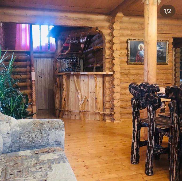 Restaurace v ubytování Cottage in Yasinya