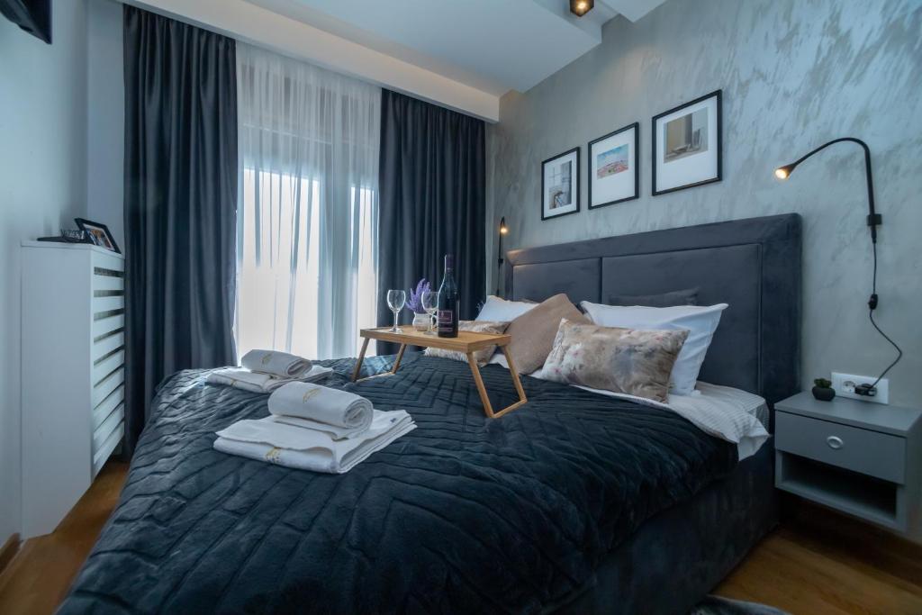 Una cama o camas en una habitación de Apartman Lukić, Vila Elsa 2