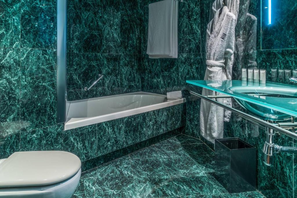 Kúpeľňa v ubytovaní AC Hotel Valencia by Marriott