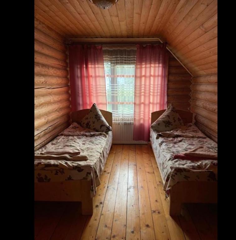 Postel nebo postele na pokoji v ubytování Cottage in Yasinya