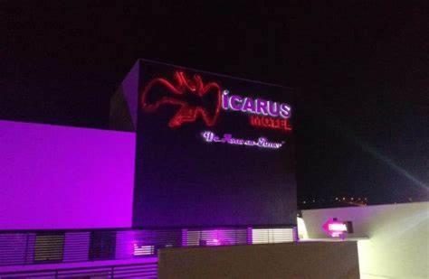 a sign for a theatre with purple lights on it at Motel Queen (Antigo Ícarus) in Lagoa Santa