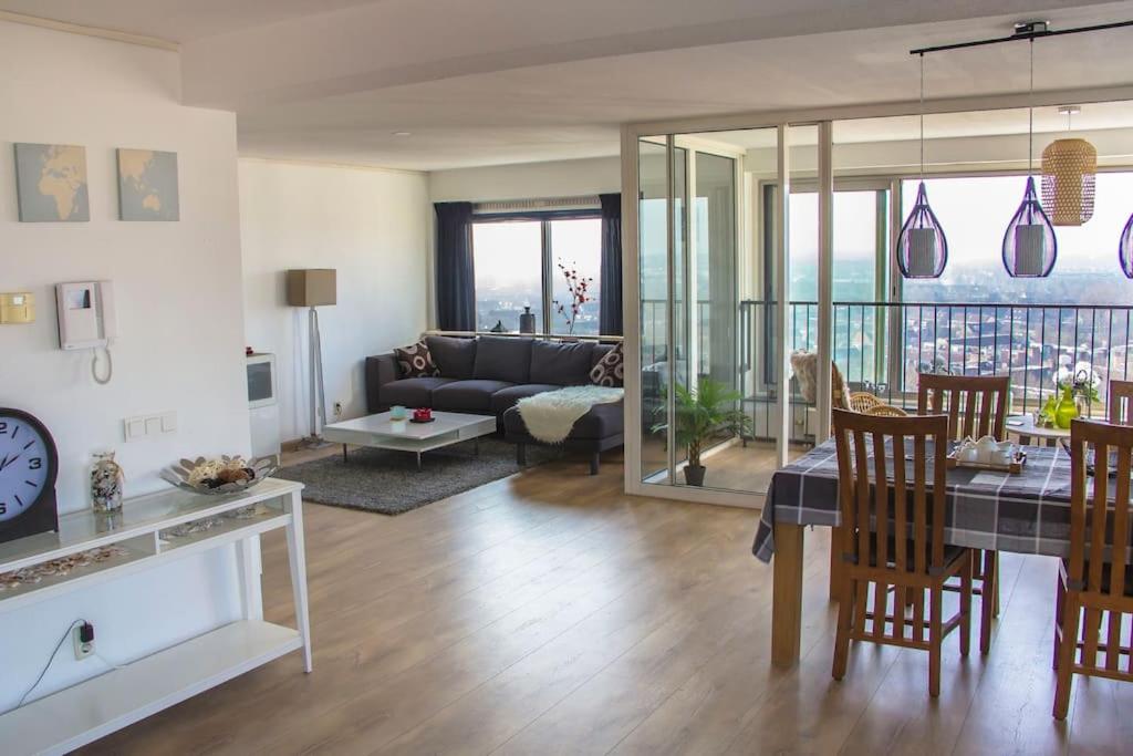 Apartment with amazing view, City center of Almere, Almere (updated