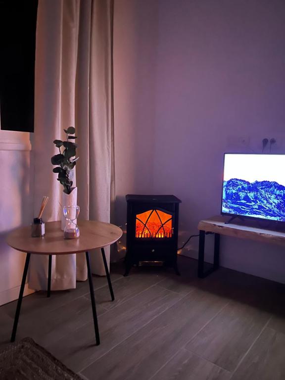 TV a/nebo společenská místnost v ubytování calMar Tenerife 1