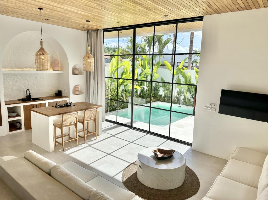 The Suites by The Young Villas - 7