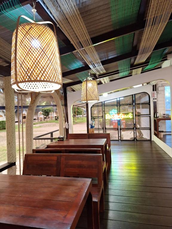 Restaurace v ubytování PAN Beachfront Resort Krabi