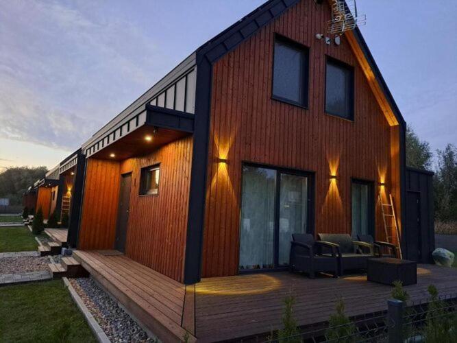 Casa de madera grande con terraza grande en New semi-detached house by the beach in Stepnica, en Stepnica