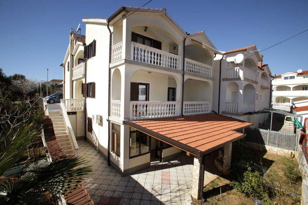 Budova, v ktorej sa apartmán nachádza