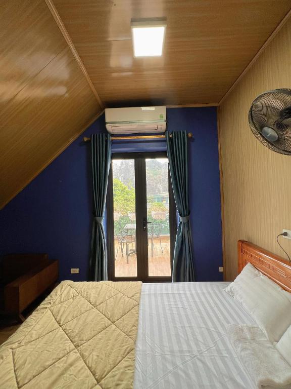 The Mountain View Homestay - Quadruple Room With Balcony