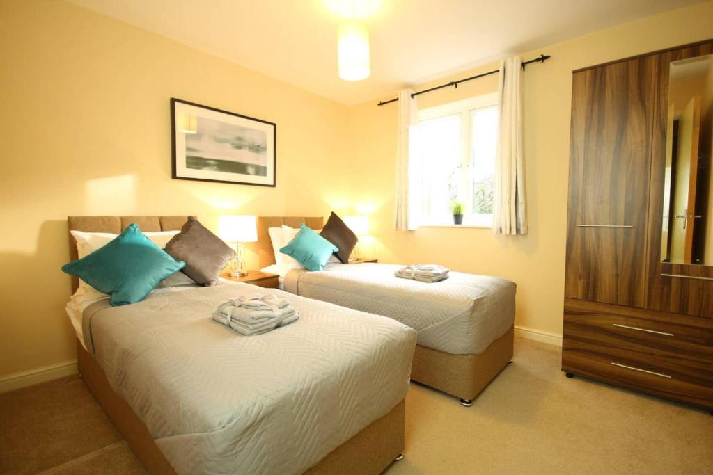 Postel nebo postele na pokoji v ubytování SOUTHAMPTON Central Apartments - Wise Stays