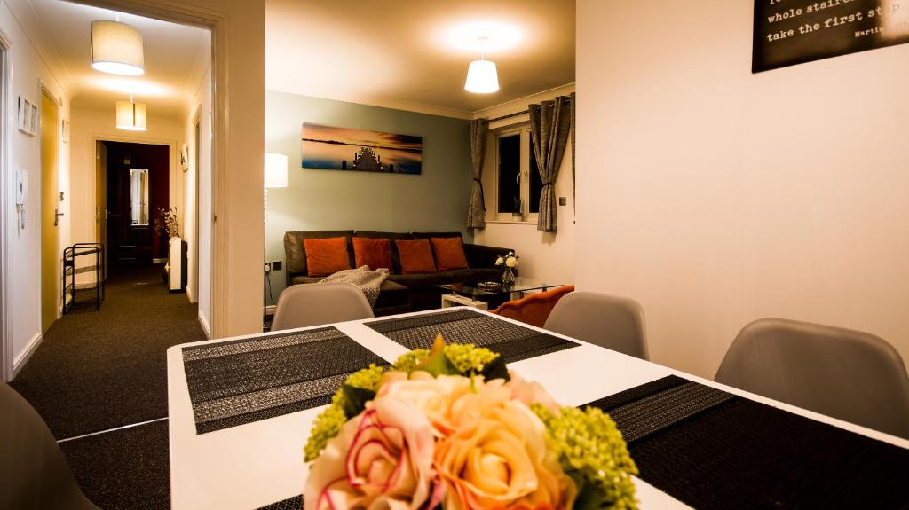 Posezení v ubytování SOUTHAMPTON Central Apartments - Wise Stays