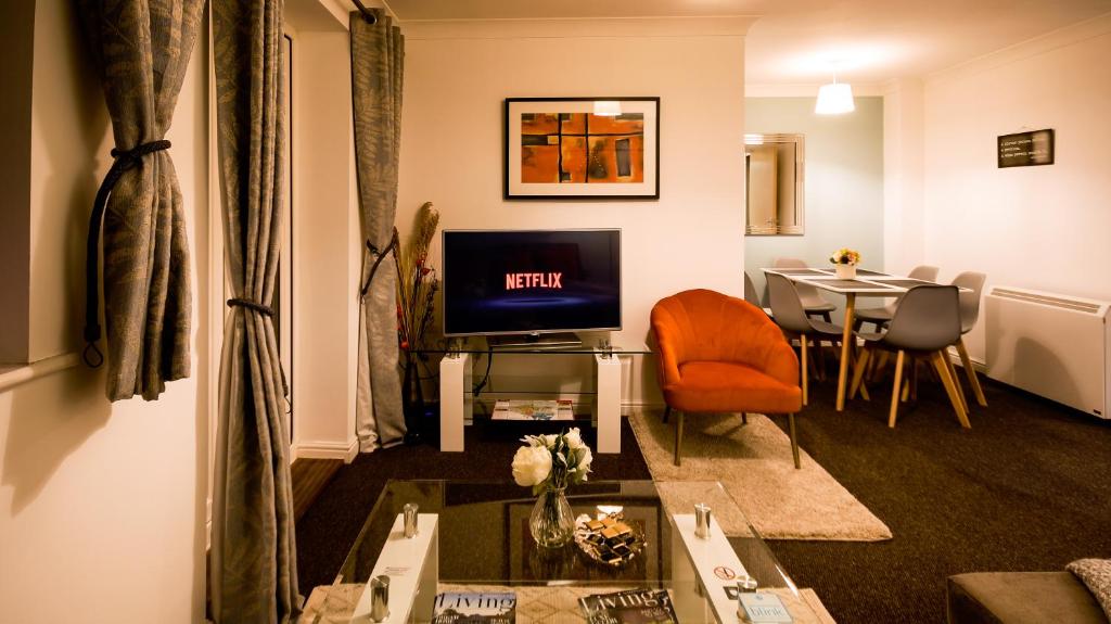 TV a/nebo společenská místnost v ubytování SOUTHAMPTON Central Apartments - Wise Stays