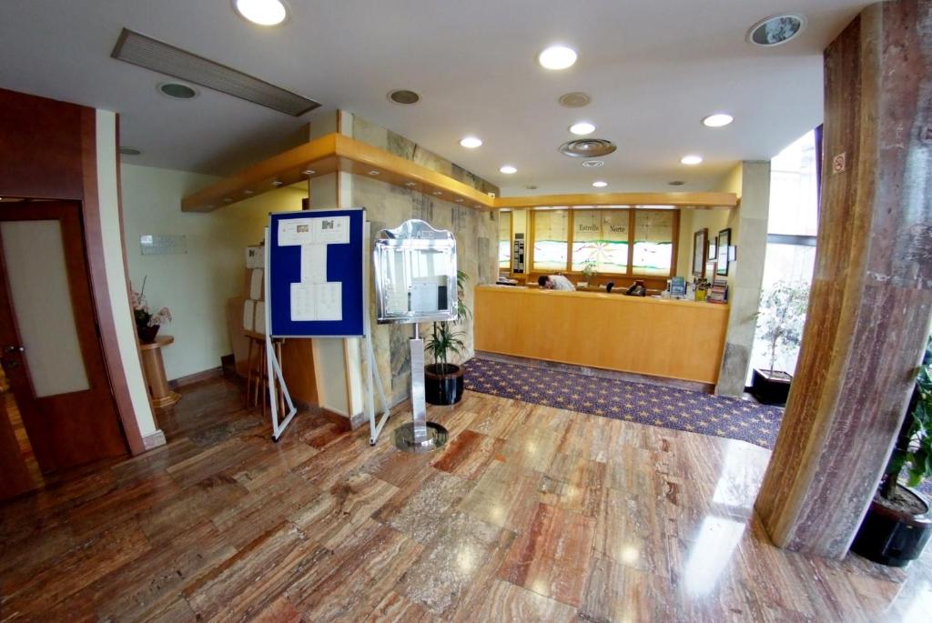 El vestíbulo o zona de recepción de Hotel Estrella Norte