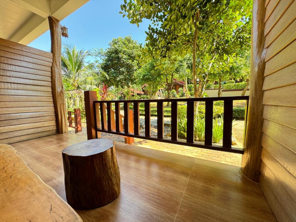 Balkón nebo terasa v ubytování Samed Garden Resort