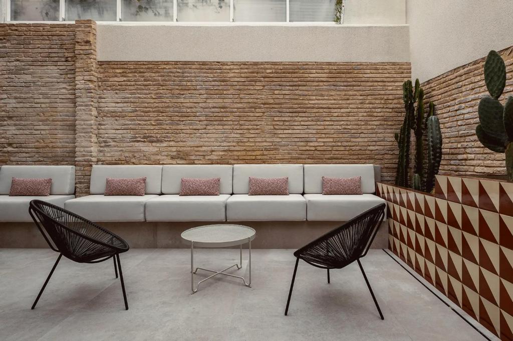 Een zitgedeelte bij La Novieta Boutique Hotel - Adults Only
