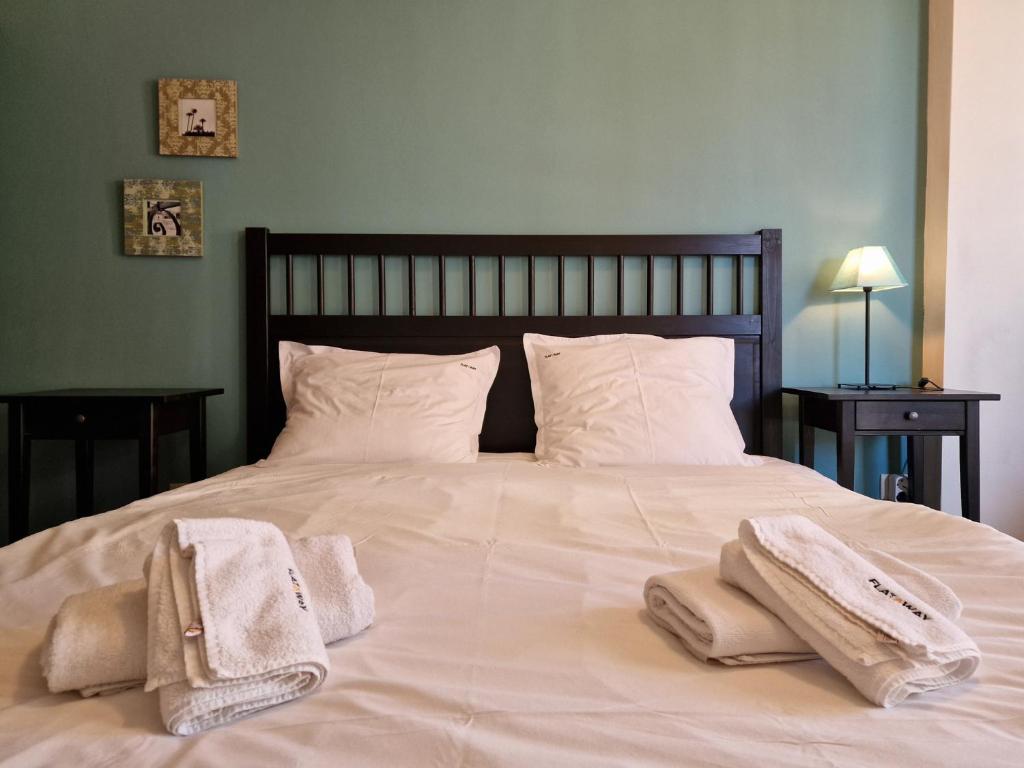 Postel nebo postele na pokoji v ubytování Bansko Royal Towers - 2BD Flat with Parking by Flat Mаnager