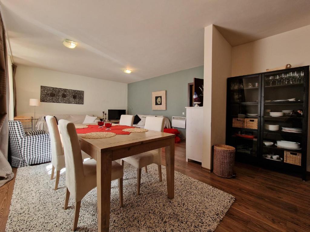Posezení v ubytování Bansko Royal Towers - 2BD Flat with Parking by Flat Mаnager