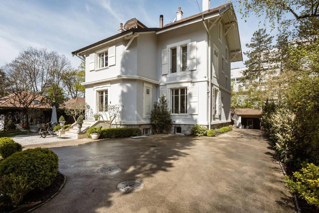 a large white house with a driveway at Residence Mont-Blanc in Geneva