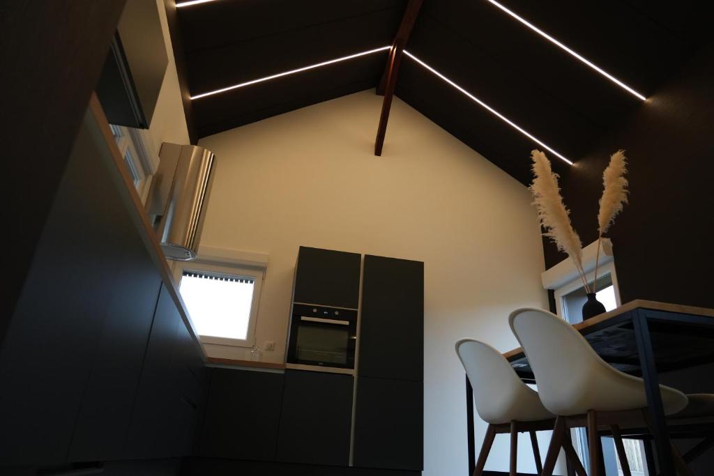 Kuchyň nebo kuchyňský kout v ubytování Gite Spa L'Atelier Emile - Spa Privatif - 5 min COLMAR