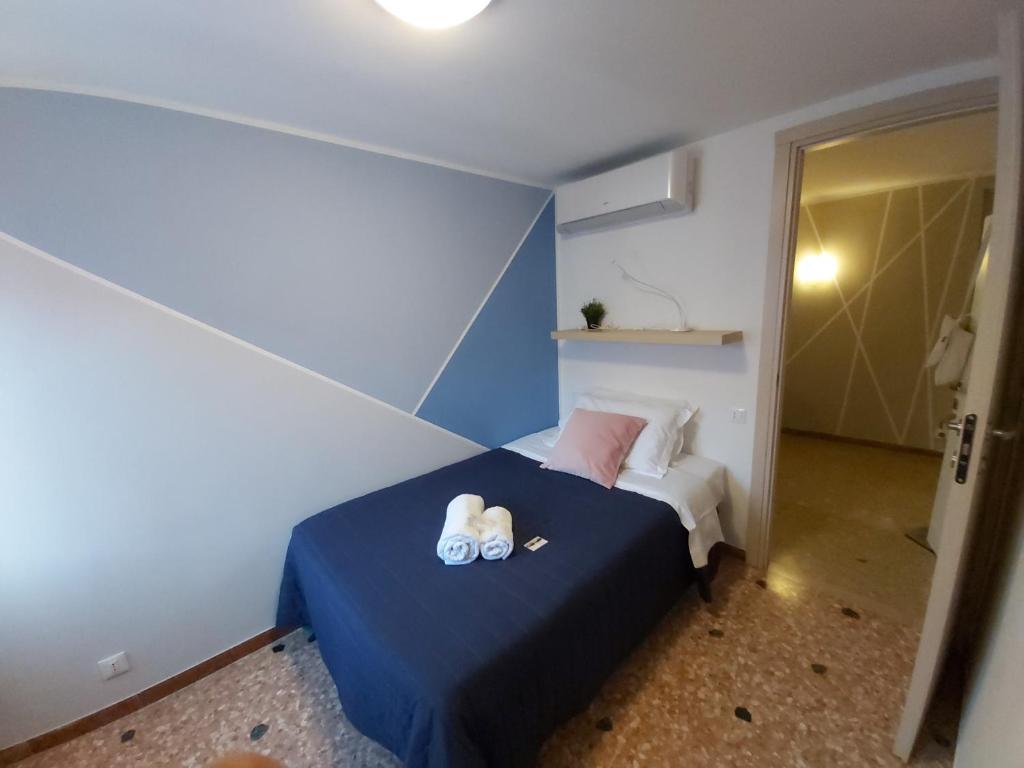 Veneziacentopercento Rooms - Single Room With Shared Bathroom