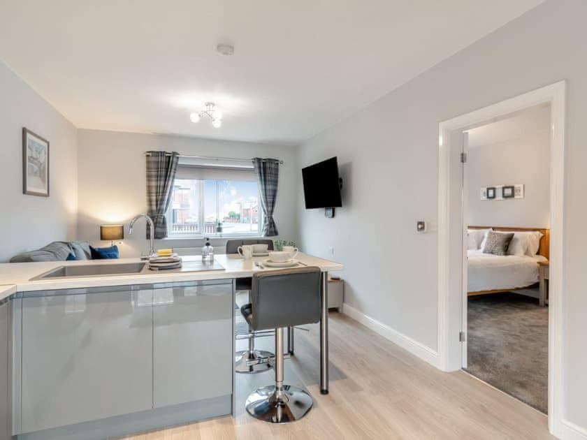 Madeline's View -a smart and modern 1 bed property with the bonus of a large driveway parking area - Maison D'une Chambre