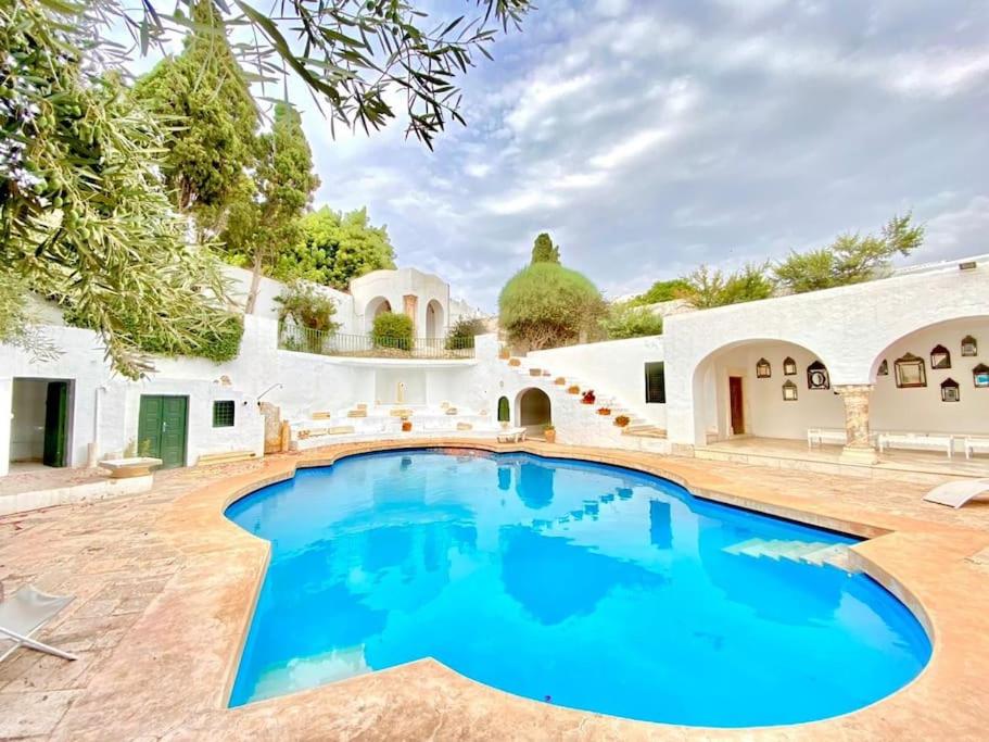 Bazén v ubytování Lella Kmar B&B avec piscine Sidi Bou Said nebo v jeho okolí