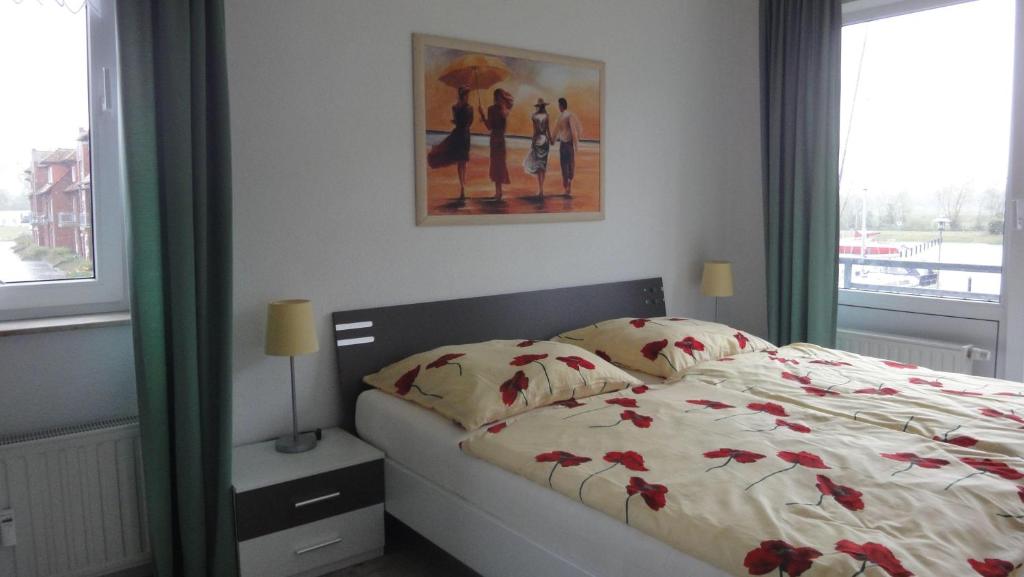 Postel nebo postele na pokoji v ubytování FEWO-bis-2-Pers-inmitten-den-Yachthafens-Ueckermuende-Stettiner-Haff-Ostsee