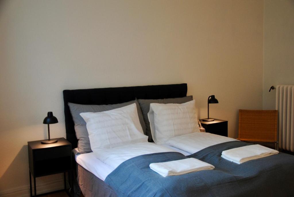 Postel nebo postele na pokoji v ubytování Aparthotel Mageløs 12