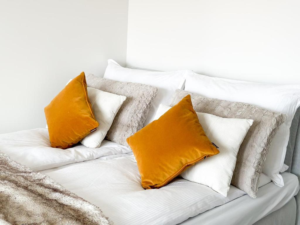 Postel nebo postele na pokoji v ubytování Aurora Central Suite II