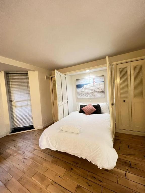 Chelsea Studio Flat on Cromwell Road, London Updated 2024 Prices