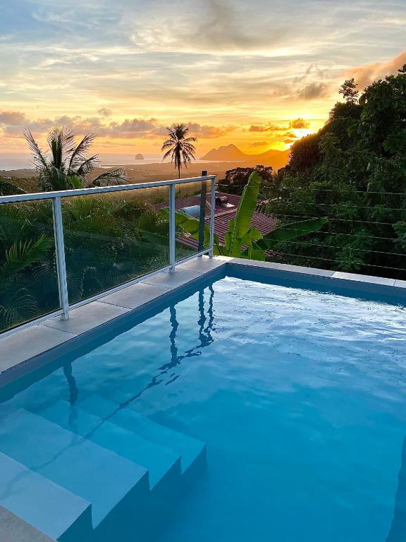 Bazén v ubytování LES VILLAS PAMEYAQUE 2 F2 avec 1 piscine et 1 F3 avec 1 piscine, Superbe Vue sur la mer nebo v jeho okolí