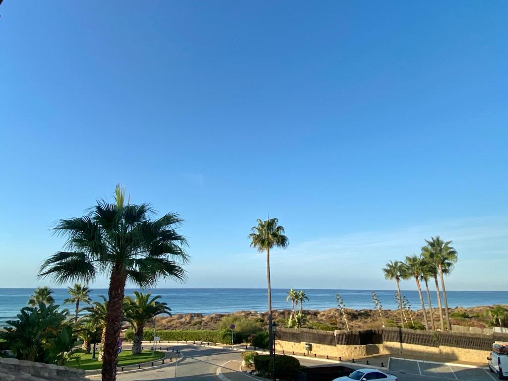 Front beach Villa in Marbella with Amazing Sea Views Semidetached photo
