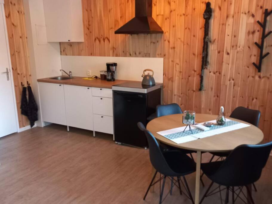 Kuchyň nebo kuchyňský kout v ubytování Fritidshus Hammare Hagfors