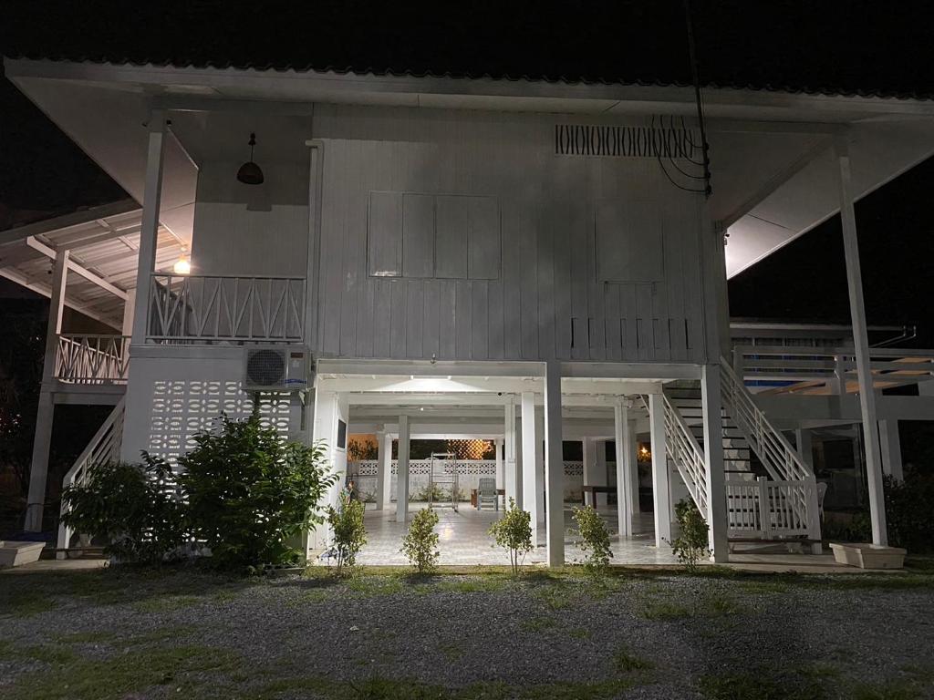 Budova, kde se vila nachází