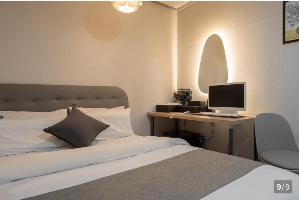 Postel nebo postele na pokoji v ubytování Ggumgguda Hotel