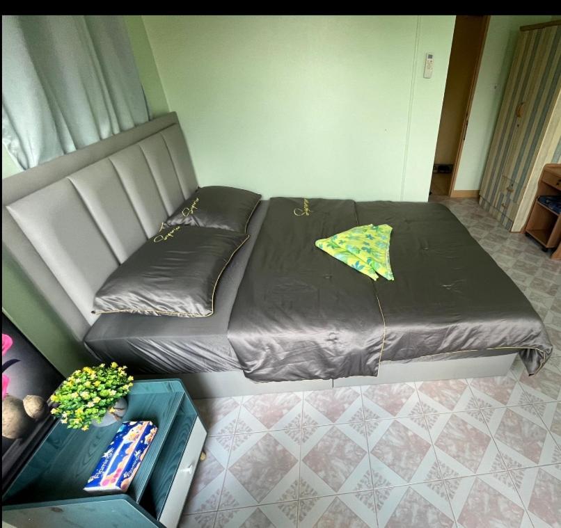 Postel nebo postele na pokoji v ubytování Jatuporn A1