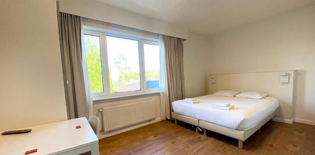 Postel nebo postele na pokoji v ubytování Aramis Studio Hotel