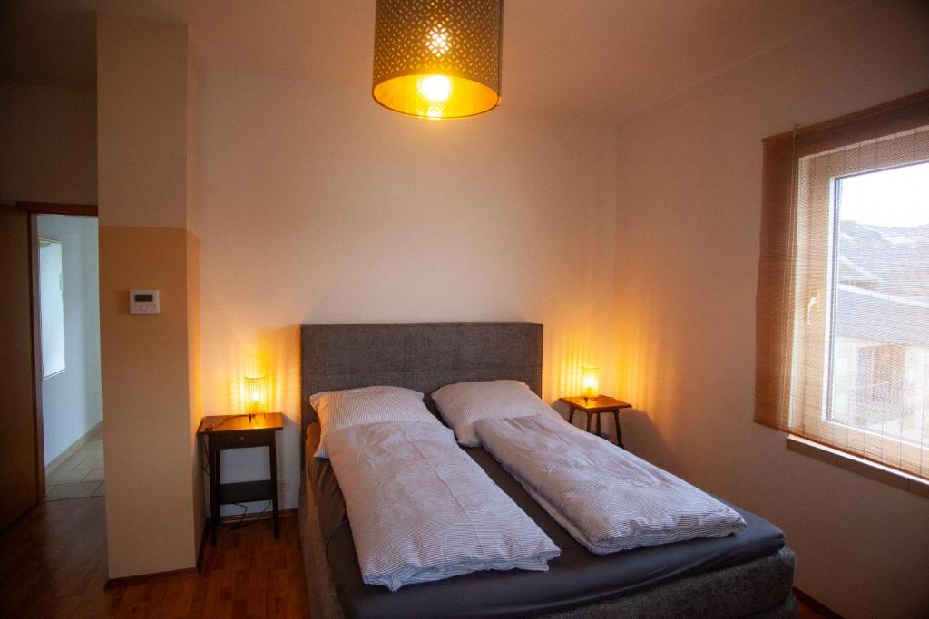 Postel nebo postele na pokoji v ubytování Fe Wo Am Alten Rathaus