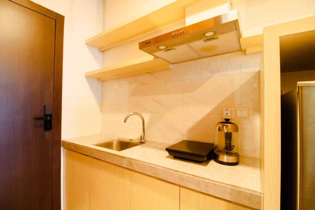 Formosa Spacious Apartments with Netflix & Pick Up Service by MESA - King Studio Con Sofá Cama