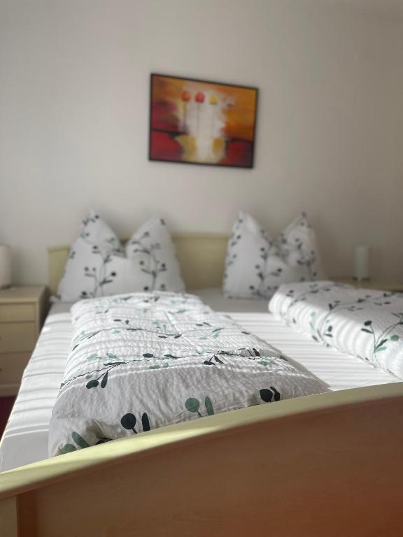 Postel nebo postele na pokoji v ubytování Ferienwohnung Jeller