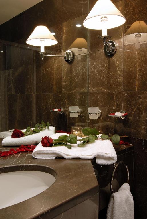 Koupelna v ubytování Hera Hotel