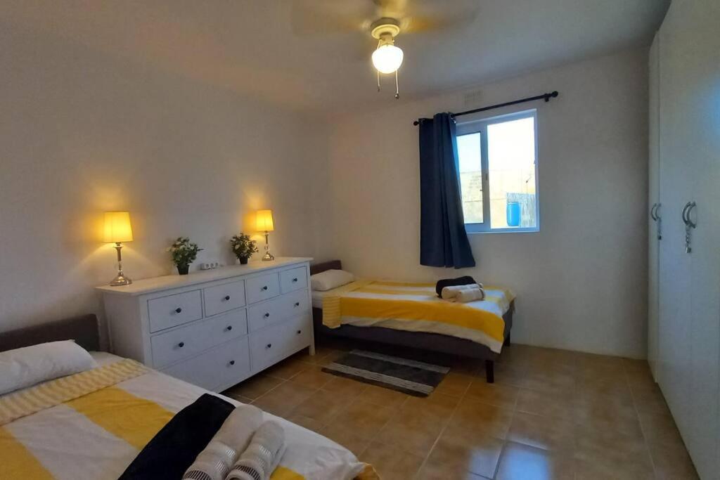 Postel nebo postele na pokoji v ubytování Sunset Suite