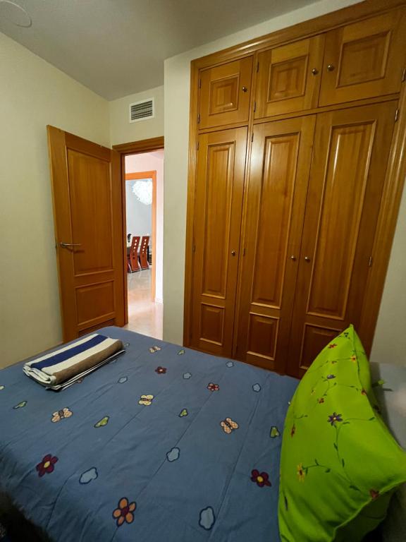 Posteľ alebo postele v izbe v ubytovaní Ideal Apartamento Manilva Playa