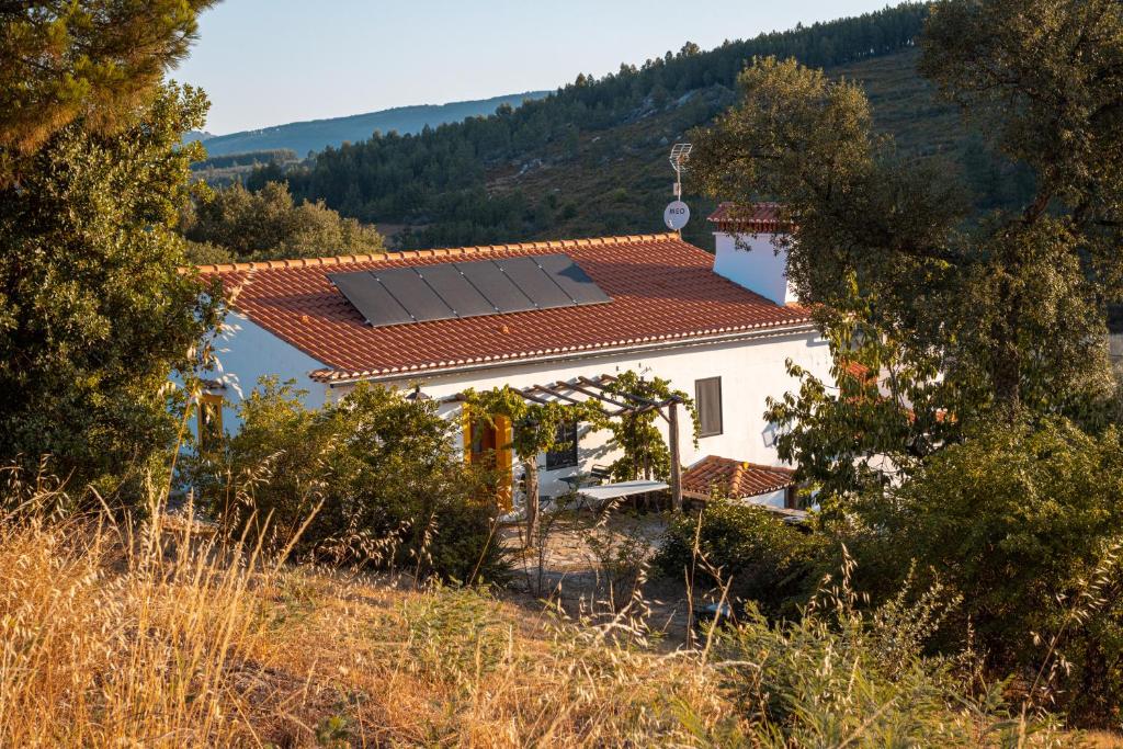 a house with solar panels on the roof at Casa do Vale in Marvão