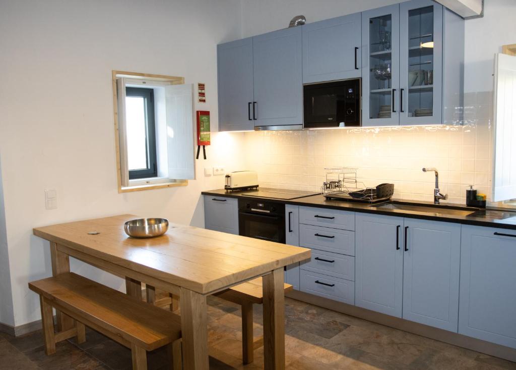 Kuchyň nebo kuchyňský kout v ubytování Casa do Vale