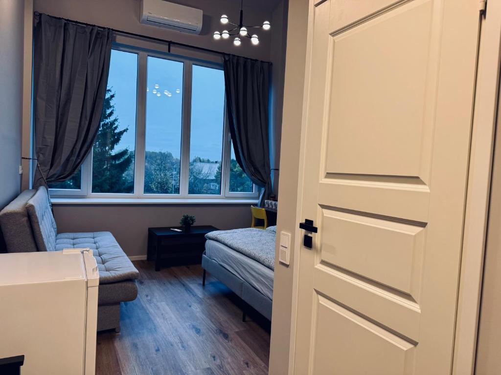 Postel nebo postele na pokoji v ubytování AJ Chocolate Vilnius